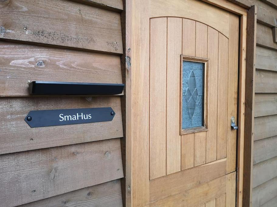 Stylish Apartment In Horsham With Parking And Own Entrance Экстерьер фото